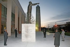 king_statue_morehouse_college